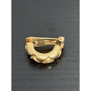 Vintage 80s Gold-Toned Scalloped Clip On Earring Single Costume Jewelry